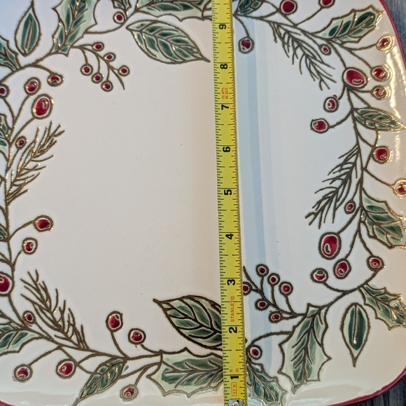 InHomeStylez Christmas Holly Berry Etched Square Dinner Plates (2) - Picture 15 of 16
